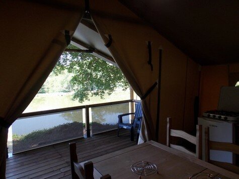 Camping Fougeraie (Nièvre,Morvan) : LOdge Nature et luxe camping fougeraie la nuit