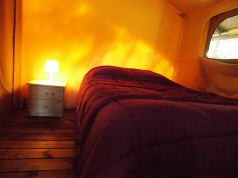 Camping Fougeraie (Nièvre,Morvan) : LOdge Nature et luxe camping fougeraie la nuit