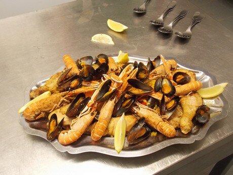 Paella au restaurant de la Fougeraie - camping 3 étoiles Bourgogne Franche Comté