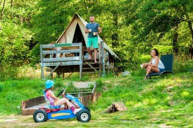Glamping en France - Hebergement insolite - tente sur pilotis - camping fougeraie MorvanBourgogne Franche Comté Nievre