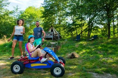 Glamping en France - Hebergement insolite - tente sur pilotis - camping fougeraie MorvanBourgogne Franche Comté Nievre