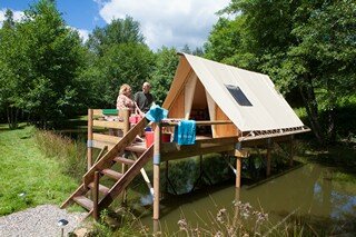 Glamping en France - Hebergement insolite - tente sur pilotis - camping fougeraie MorvanBourgogne Franche Comté Nievre